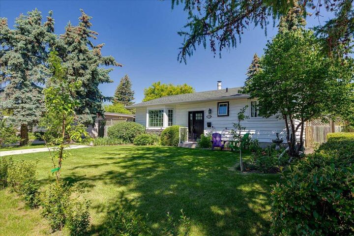 Property Photo:  109 Selkirk Boulevard  AB T4N 0G8 