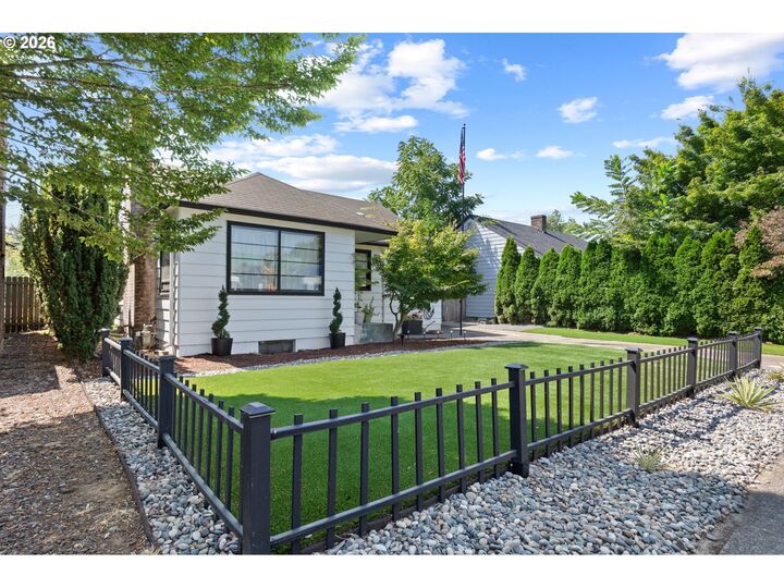 Property Photo:  207 NW 45th St  WA 98660 