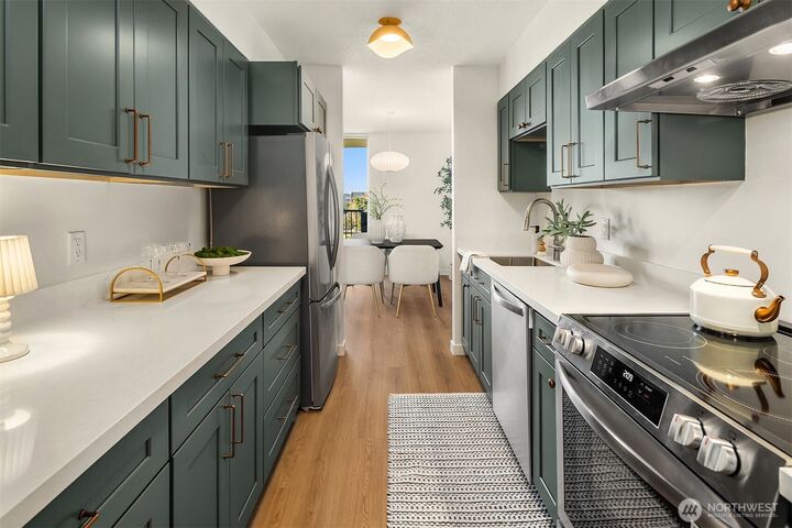 Property Photo: 4540 8th Avenue NE 1002 WA 98105