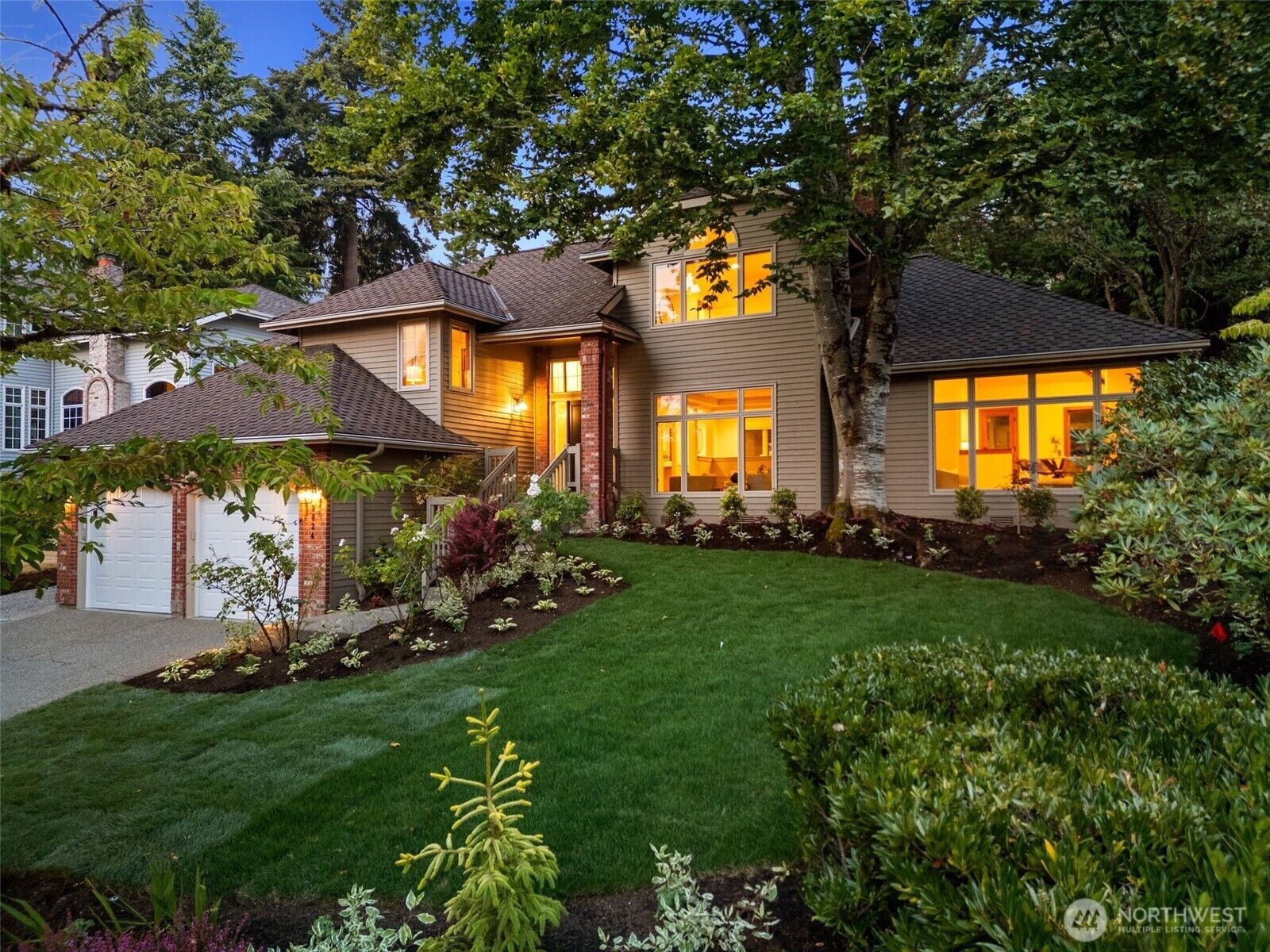 Property Photo: 9824 111th Avenue NE WA 98033