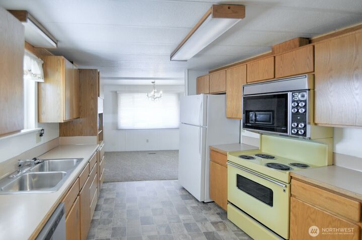 Property Photo:  1841  Trosper Road SW 2  WA 98512 