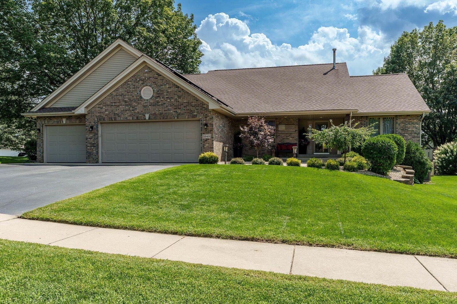 Property Photo:  5949 Deerwood Court  IL 61073 