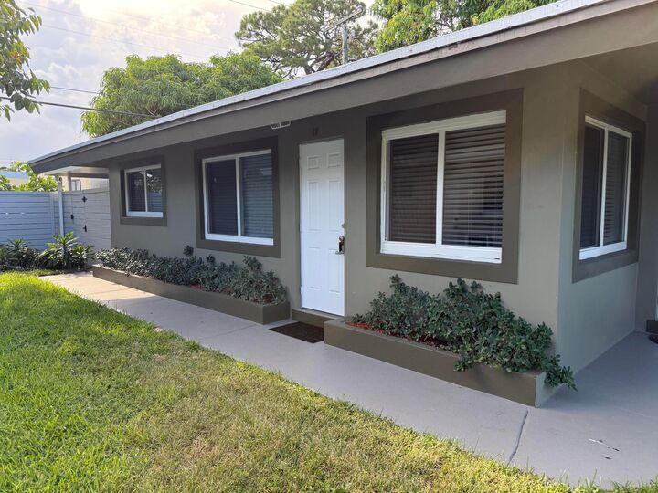 Property Photo: 1133 NE 16th Avenue 10 FL 33304