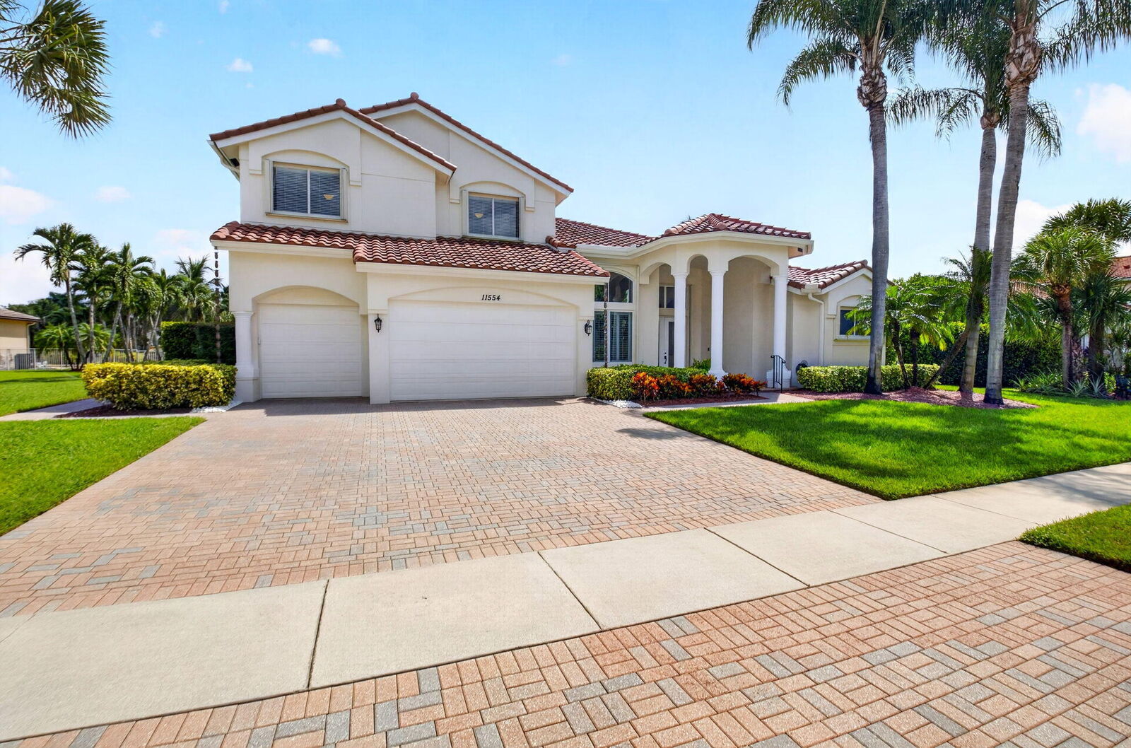 Property Photo: 11554 Knightsbridge Place FL 33449