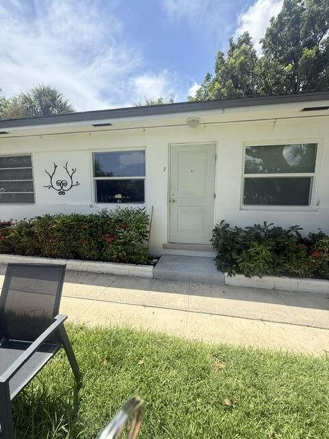 Property Photo:  2060 NE 1st Street 9  FL 33441 
