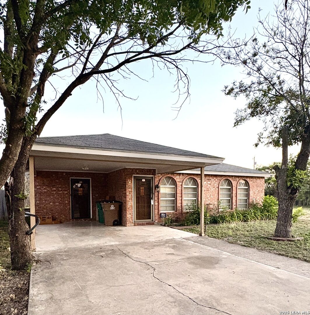 Property Photo: 413 W Avenue X TX 76903