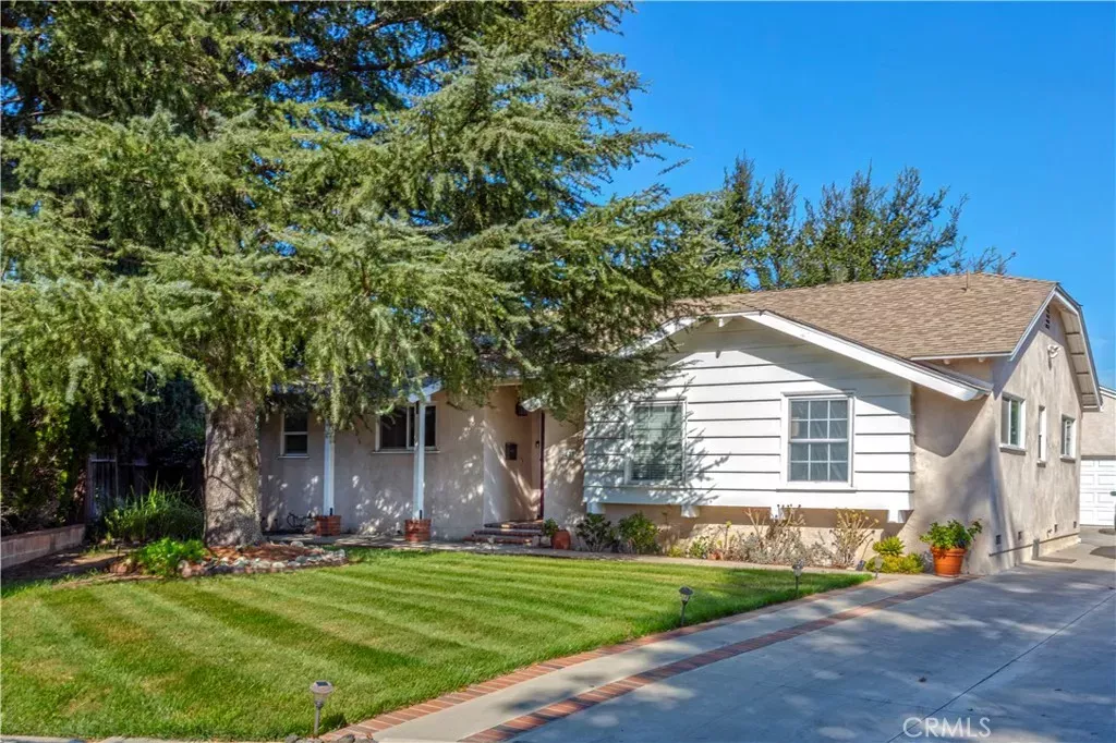 Property Photo:  9433 Geyser Avenue  CA 91324 