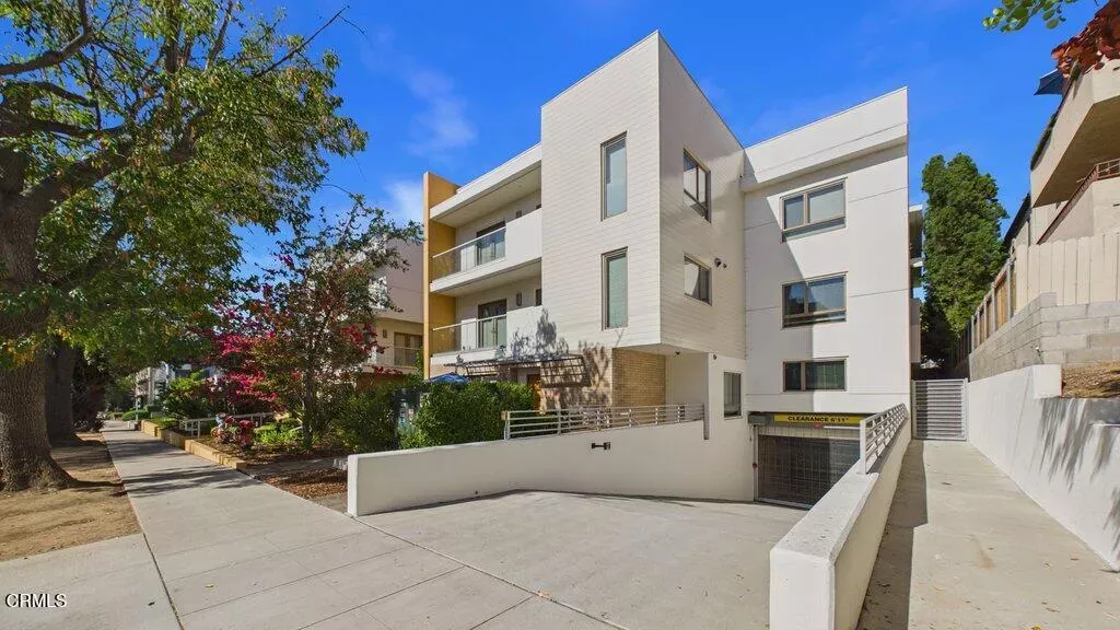 Property Photo:  137 S Wilson Avenue 107  CA 91106 