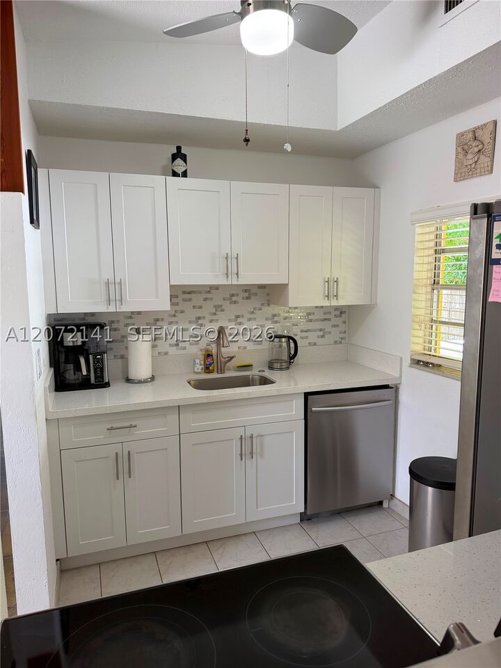 Property Photo:  935 Polk St  FL 33019 