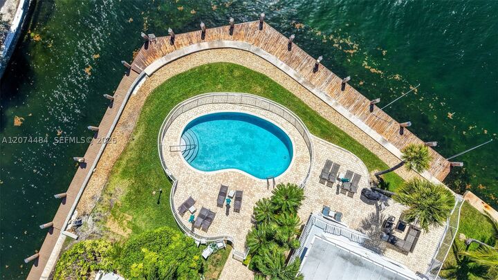 Property Photo: 1705 N Riverside Dr 2 FL 33062