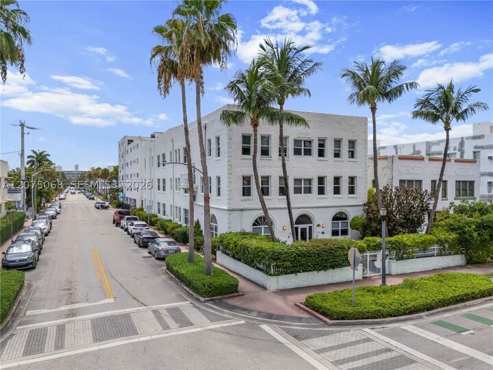 Property Photo: 802 Euclid Ave 305 FL 33139