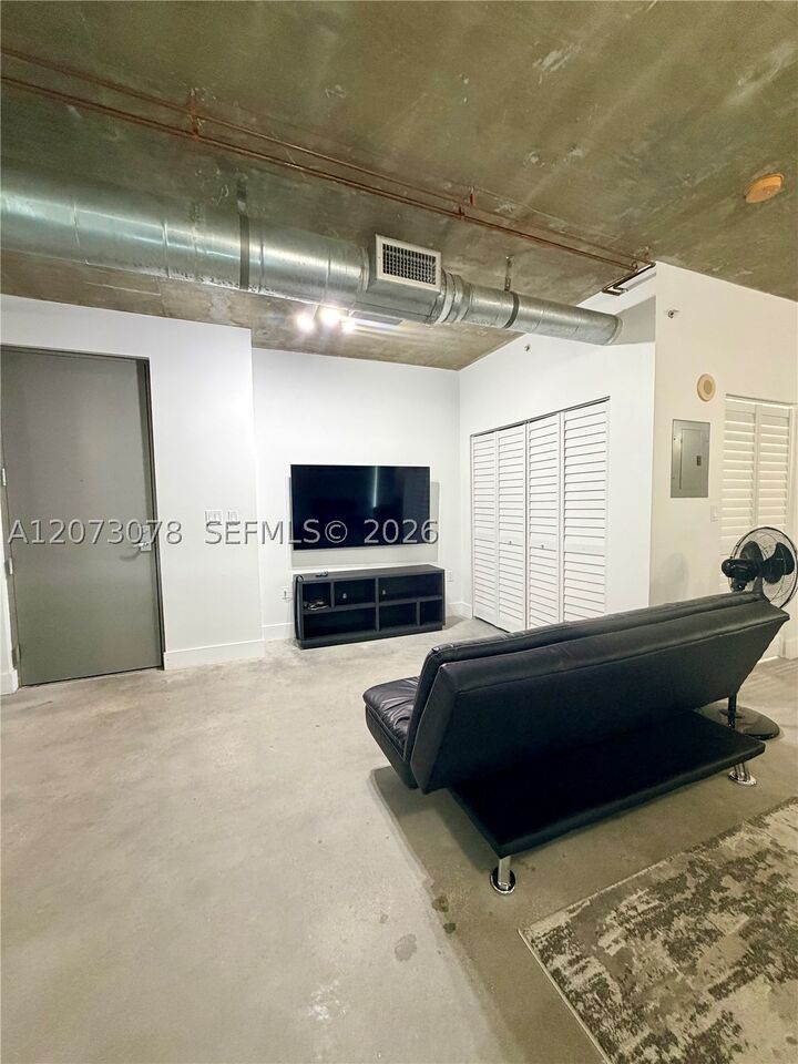 Property Photo:  455 NE 25th St 4D  FL 33137 