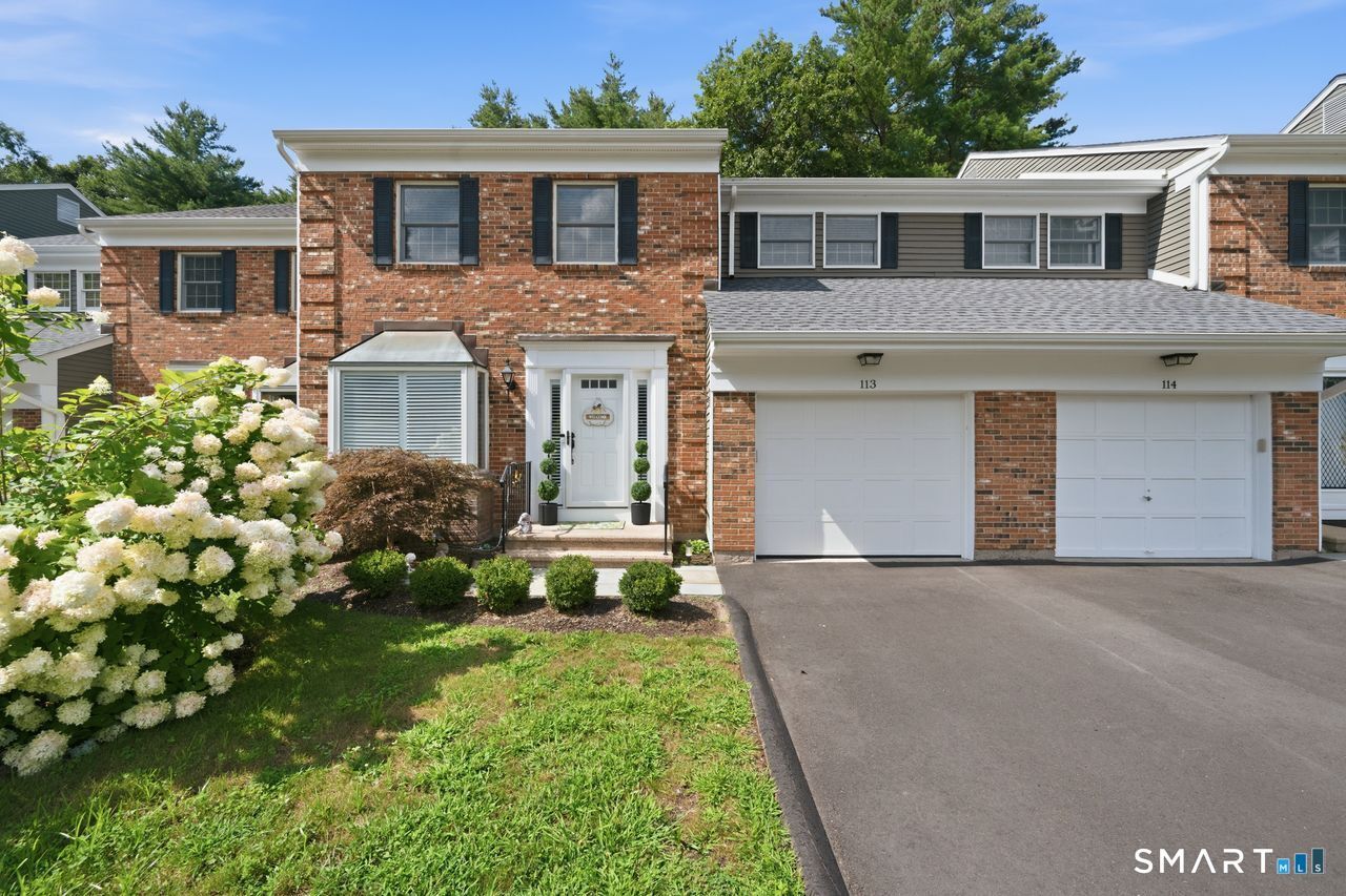 Property Photo:  113 Tunxis Village 113  CT 06032 