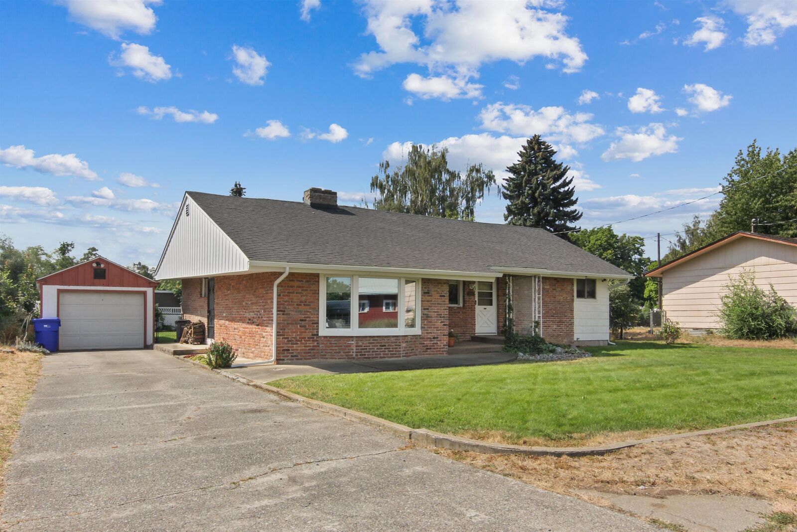 Property Photo: 9722 E Valleyway Ave WA 99206