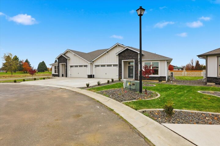 Property Photo:  1109 - 20 N Country Club Dr 20  WA 99006 