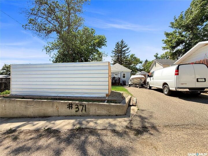 Property Photo: 371 9th Avenue NW SK S9H 1A8
