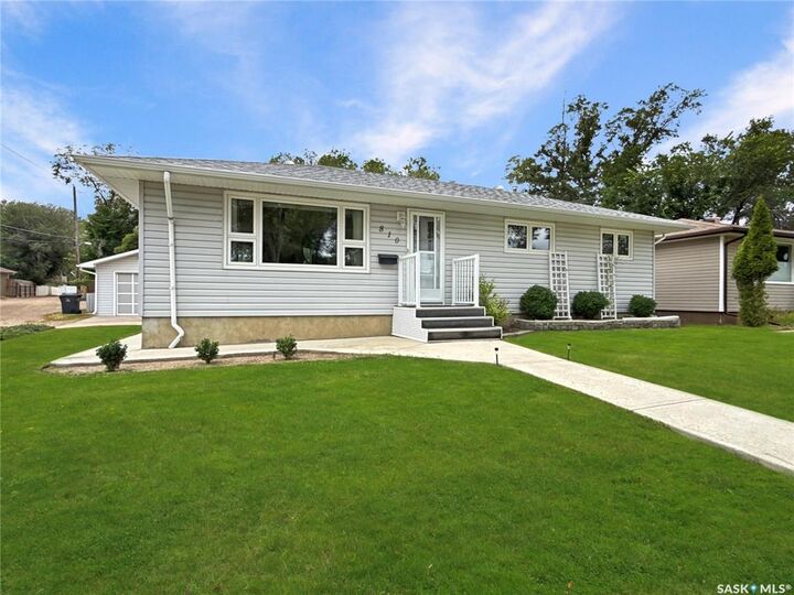 810 11th Avenue NE — photo 1