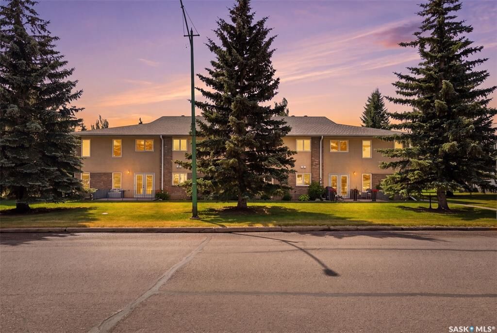 Property Photo: 105 6th Avenue E #2 SK S0K 4T0
