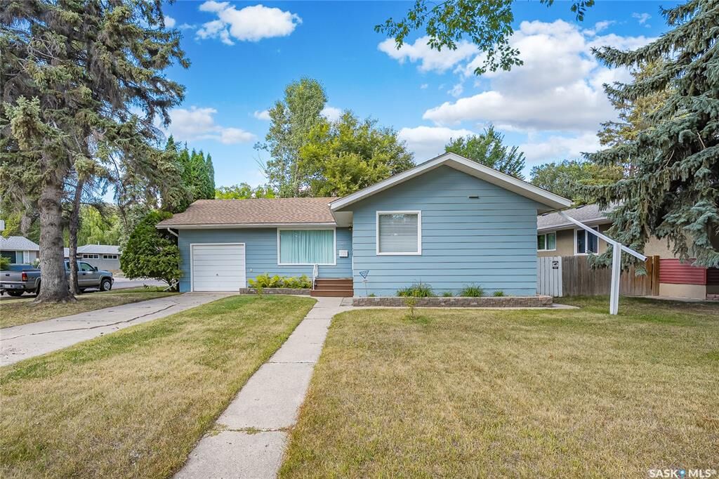 Property Photo:  301 Cascade Street  SK S7J 0M4 