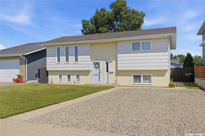 Property Photo: 1630 Spadina Drive SK S6K 1B1