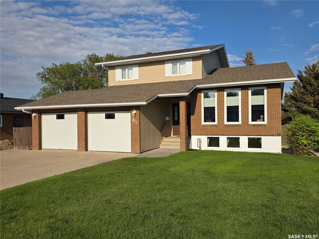 Property Photo:  411 Milburn Crescent  SK S9H 4X8 