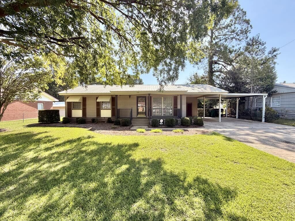Property Photo: 308 Hillside Drive GA 31791