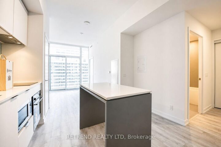 Property Photo:  33 Helendale Avenue 2309  ON M4R 0A4 