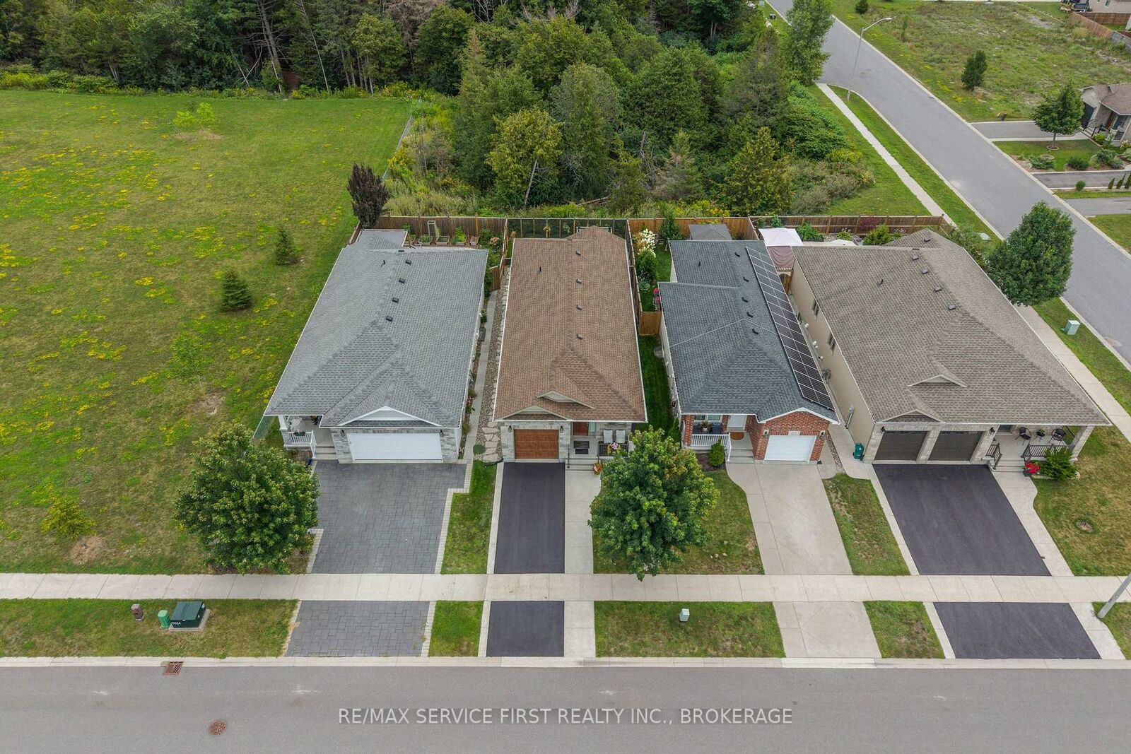 Property Photo:  1604 Jade Avenue  ON K7P 0M1 