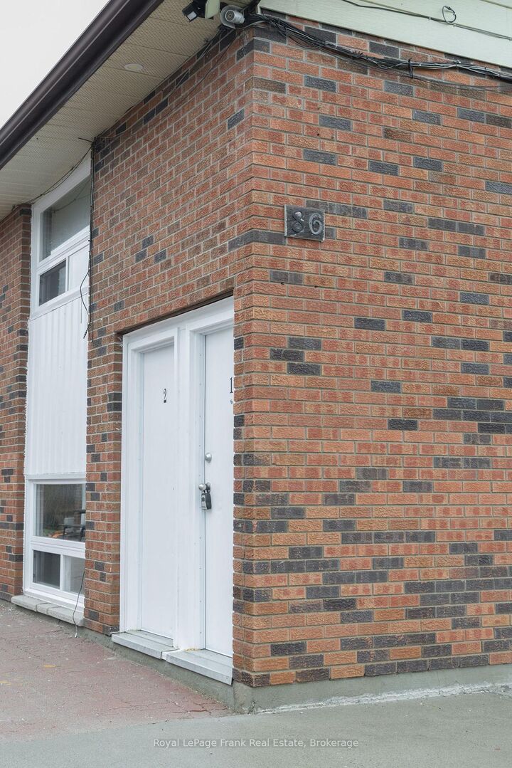 Property Photo:  84 Mary Street W 3  ON K9V 5G3 