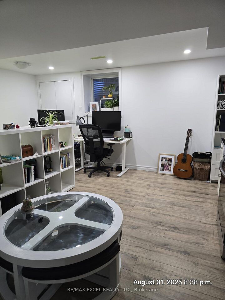 Property Photo:  