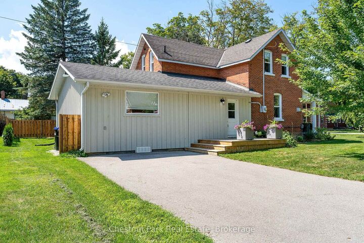 Property Photo: 9 Wellington Street E ON L0M 1G0