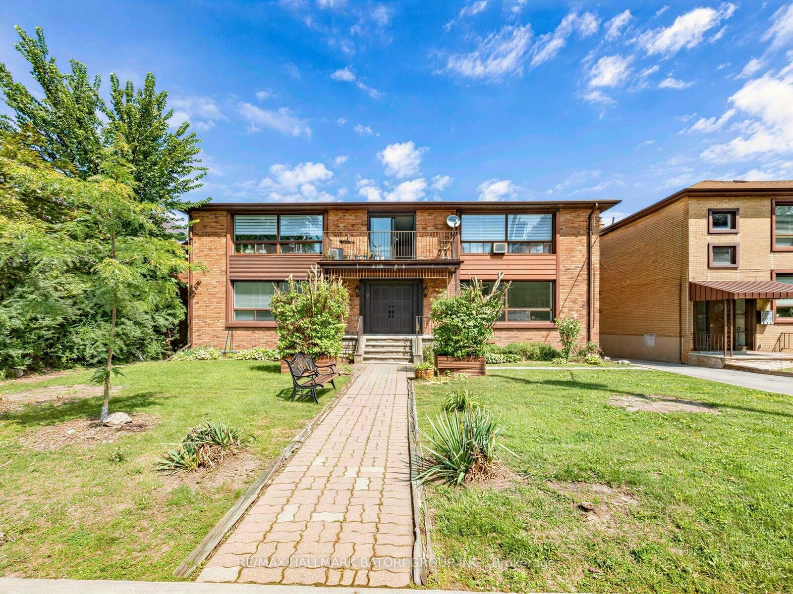 Property Photo:  6 Croydon Road 2  ON M6C 1S7 