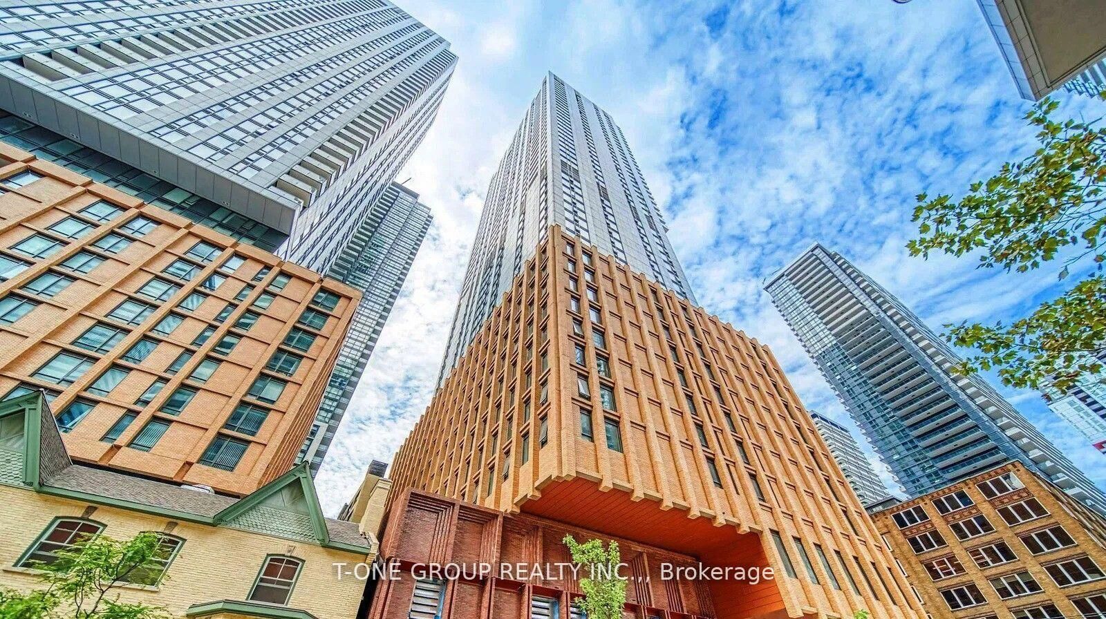 Property Photo:  28 Widmer Street 3722  ON M5V 0T2 