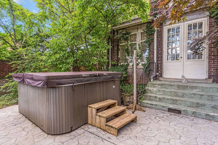 122 Dufferin Avenue — photo 1