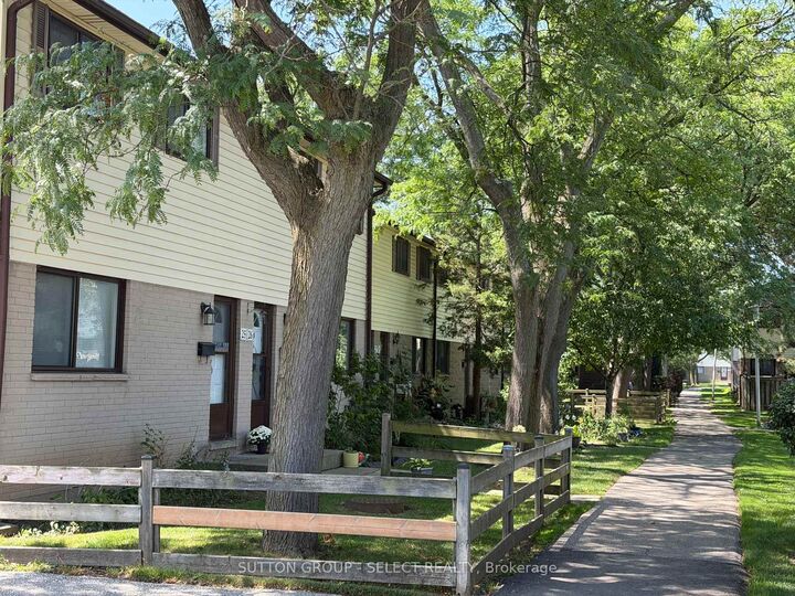 Property Photo:  825 Dundalk Drive 26  ON N6C 3V6 