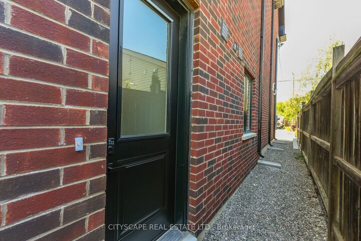 Property Photo: 954 Fourth Street ON L5E 1J9