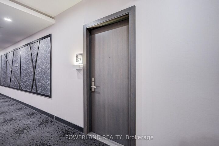 Property Photo: 52 Forest Manor Road 807 ON M2J 0E2