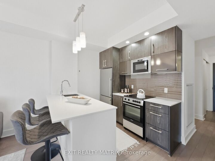 255 Bay Street 513 — photo 1