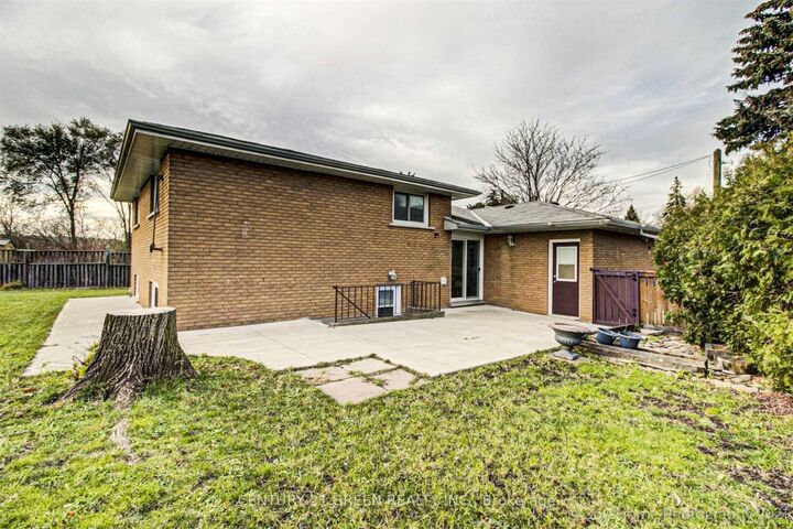 Property Photo: 33 Garvey Crescent Main ON L8K 3W9