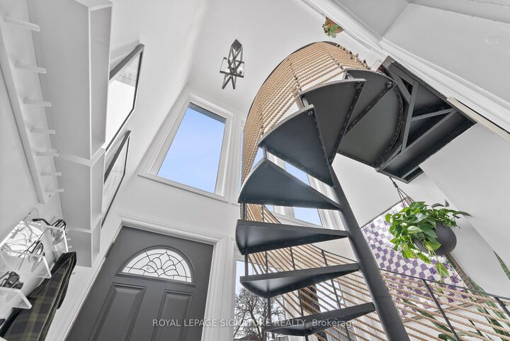 Property Photo:  28 Minto Street  ON M4L 1B6 