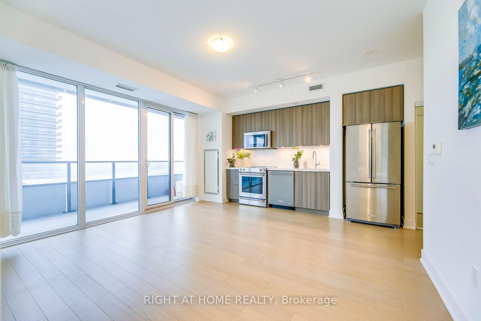 Property Photo:  30 Shore Breeze Drive 4611  ON M8V 0J1 