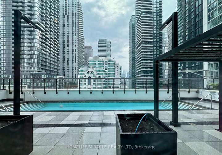 Property Photo:  400 King Street 2301  ON M5V 1K2 
