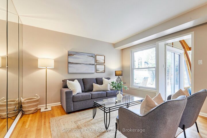 Property Photo:  7 Lyncroft Drive  ON M1E 1X6 