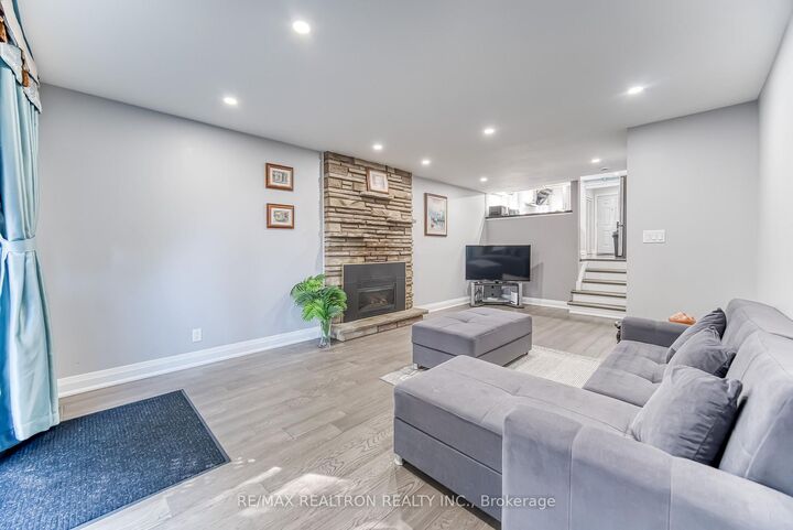 Property Photo: 157 Darlingside Drive ON M1E 3P4