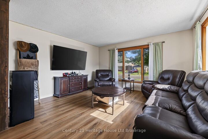 Property Photo: 1037 Warwick Street ON N4S 4S3