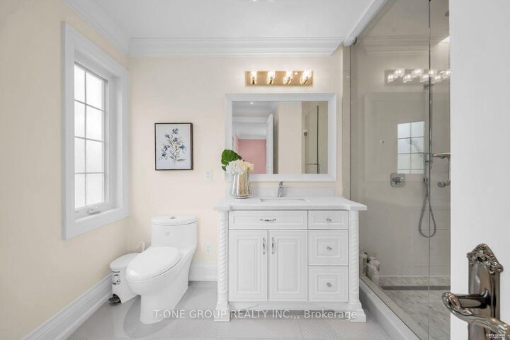 Property Photo: 47 Hillhurst Drive ON L4B 2V3