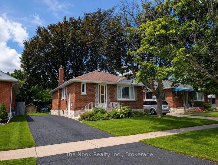 Property Photo: 288 Cadillac Avenue S ON L1H 5Z8