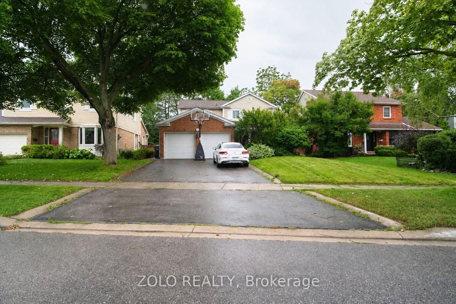 Property Photo:  4084 Rolling Valley Drive  ON L5L 2K8 