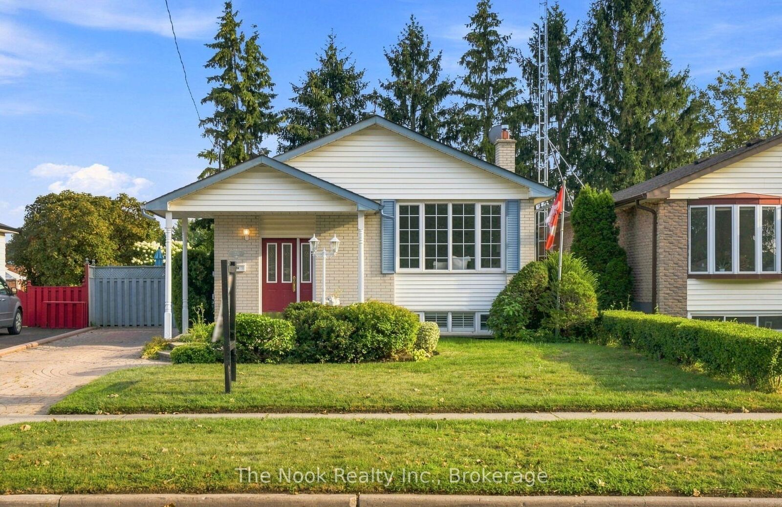 Property Photo: 274 Labrador Drive ON L1H 7E8