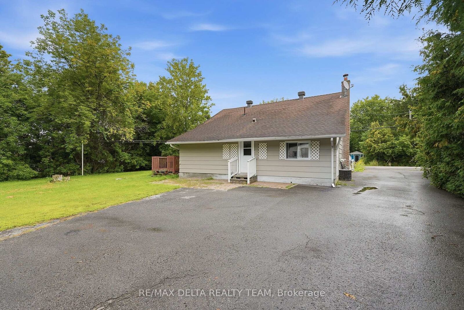 Property Photo:  2604 Mer Bleue Road  ON K4B 1H9 